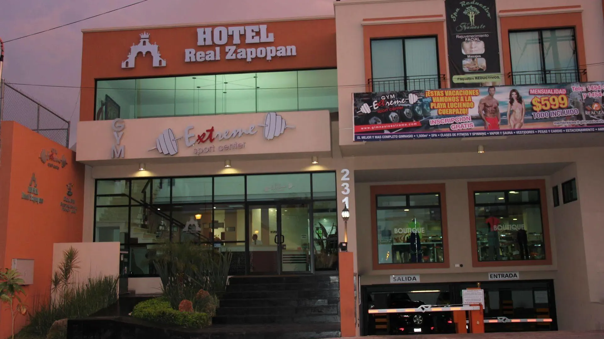 Hotel Real Сапопан